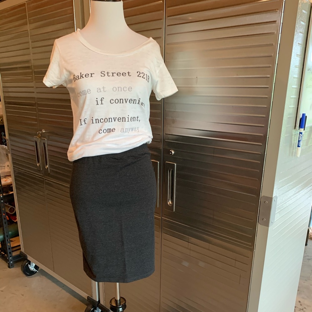 Old Navy pencil skirt. Gray. Xs.